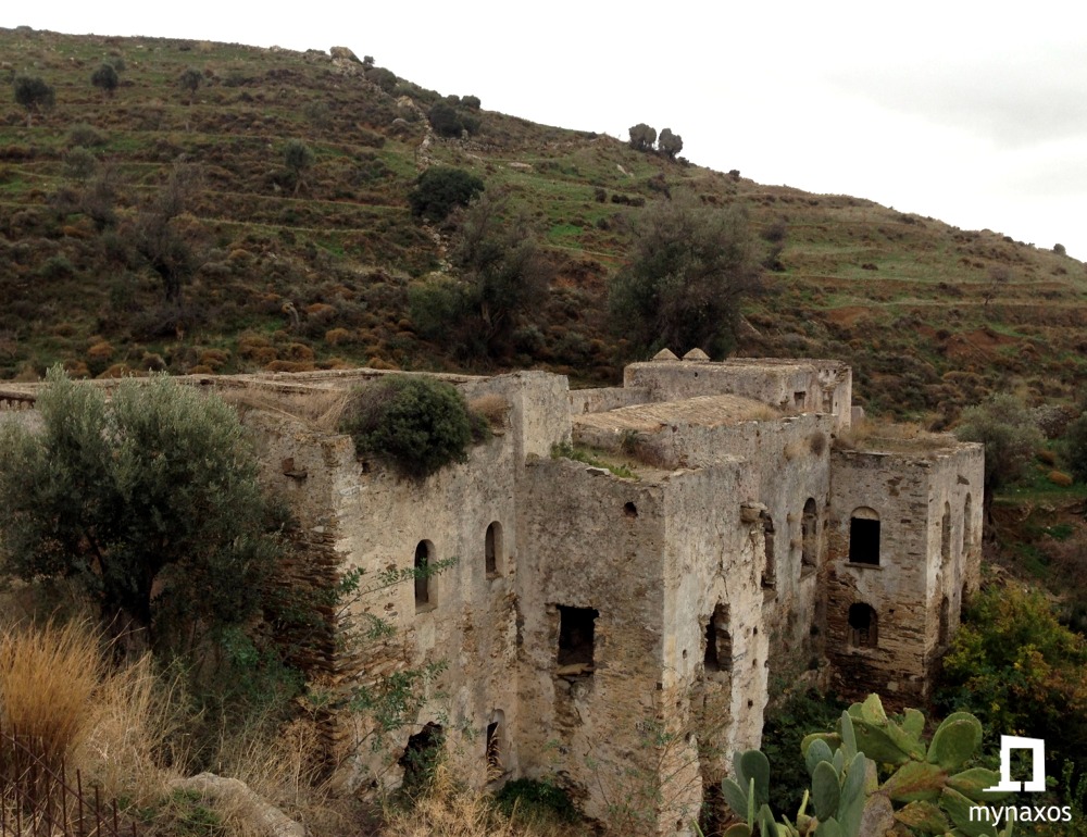 Βόλτα στην κοιλάδα των Καλαμιτσιών με το ανάκτορο